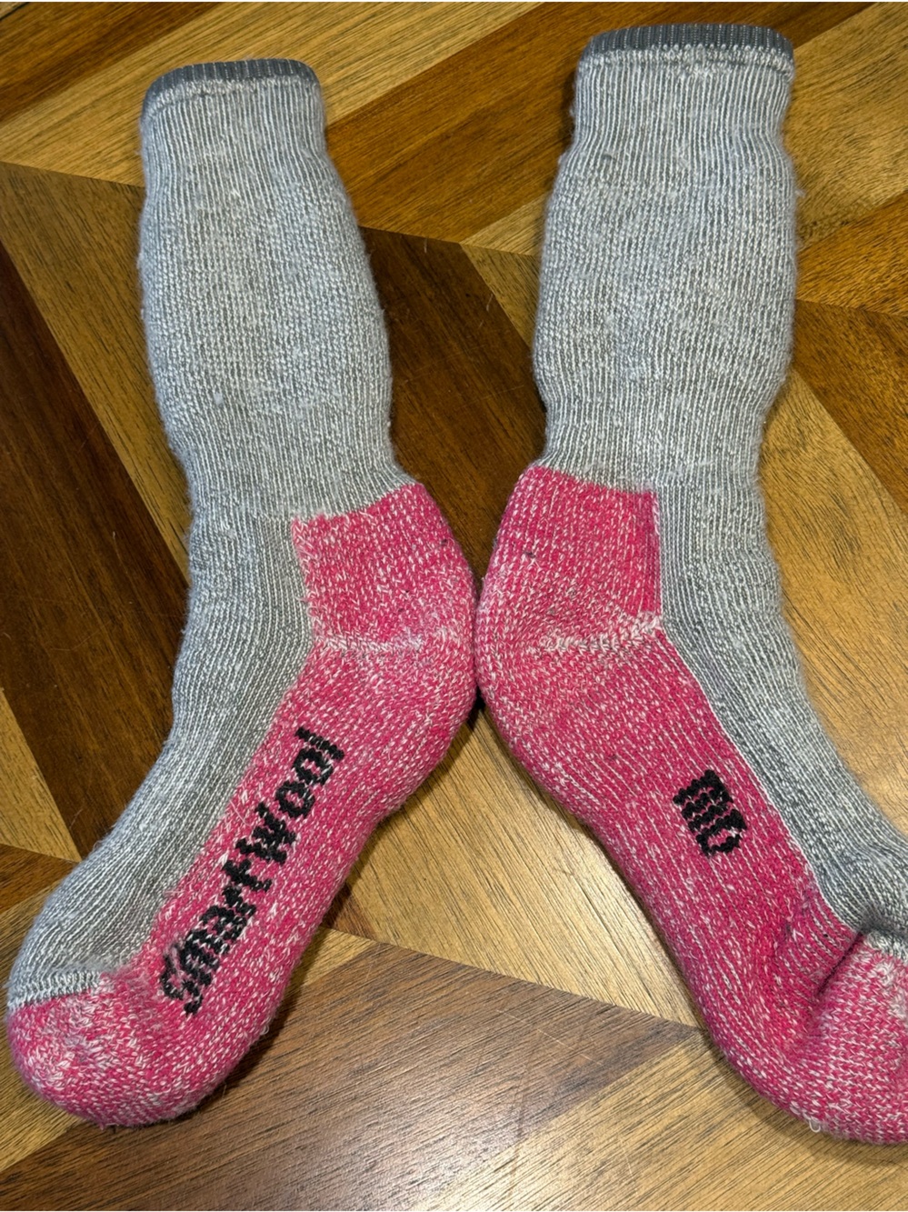 Smartwool Men's Athletic Crew Socks in Pink and Gray preowned condition *desc